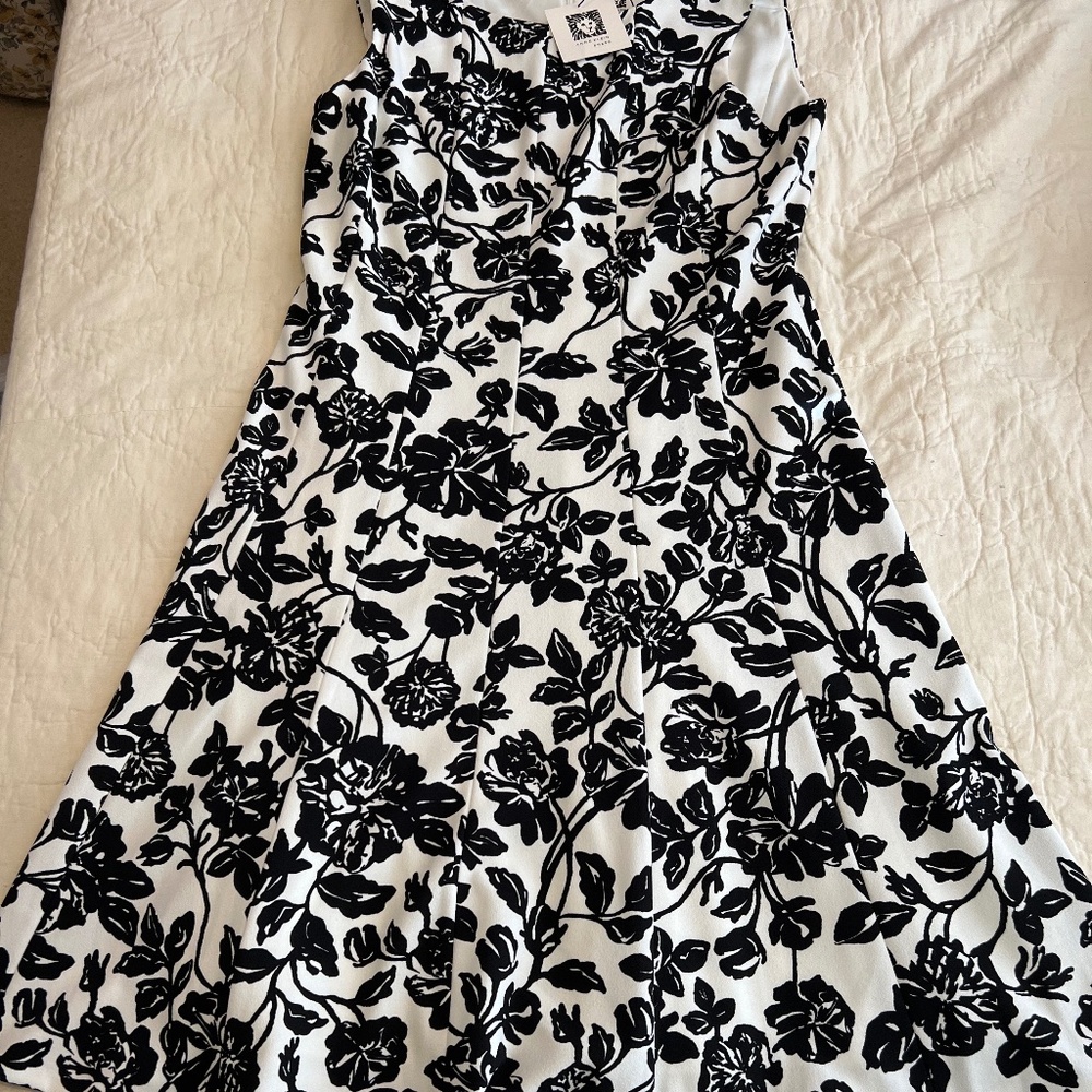 Anne Klein Floral Print Dress size 8 NWT